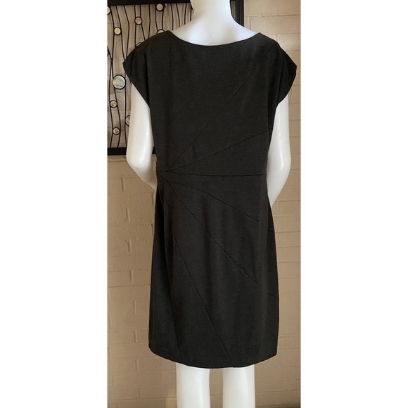 SUZI Chin for Maggy Boutique Sleeveless Shift Dress - Picture 4 of 8